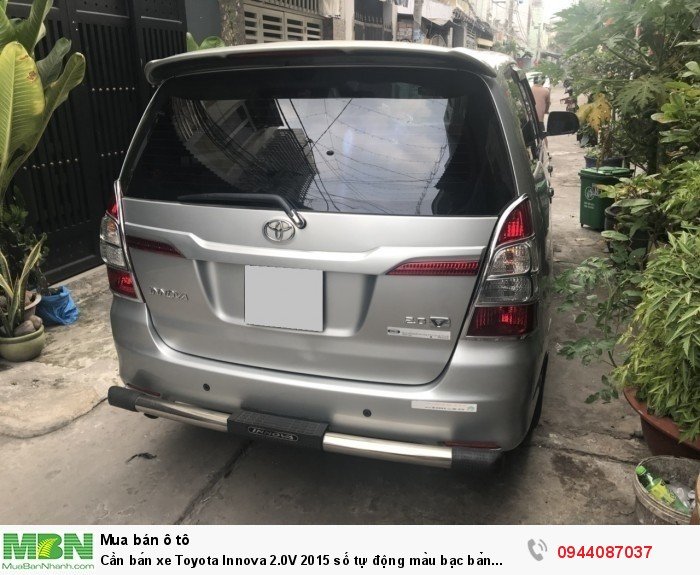 Cần bán xe Toyota Innova 2.0V 2015 số tự động màu bạc bản full option