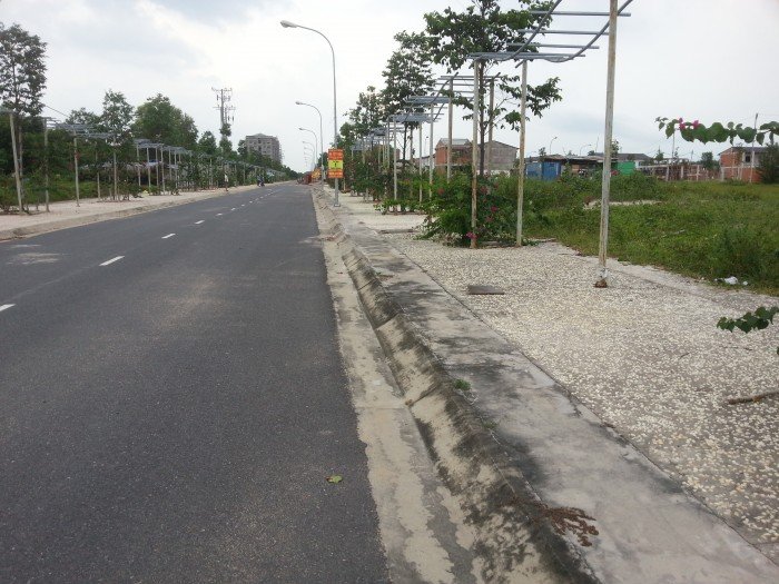 Bán gấp đất nền đường Nguyễn Thị Định 100m2 ,quận 2. SHR