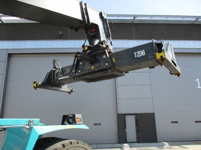 Cho Thuê xe chụp nóc, xe nâng container Kalmar 45 Tấn đời 2005, 2007, 2010, 2014