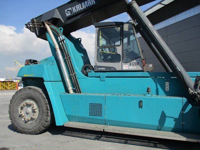 Cho Thuê xe chụp nóc, xe nâng container Kalmar 45 Tấn đời 2005, 2007, 2010, 2014