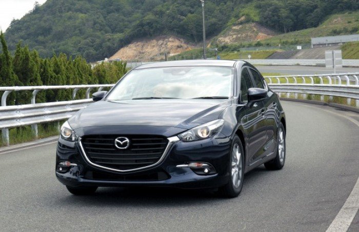 Cho thuê xe tự lái Mazda 3 2017