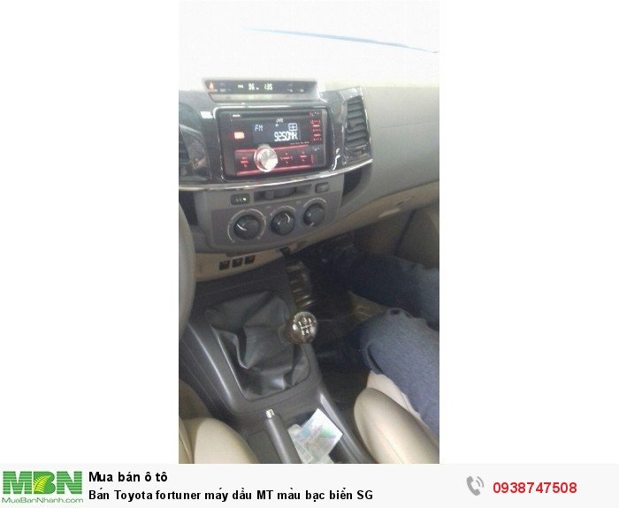 Bán Toyota fortuner máy dầu MT màu bạc biển SG
