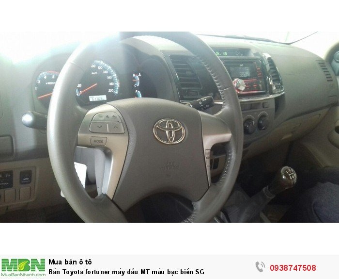 Bán Toyota fortuner máy dầu MT màu bạc biển SG