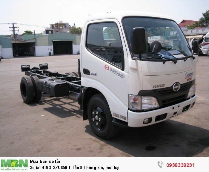 Xe tải HINO XZU650 1 Tấn 9 Thùng kín, mui bạt