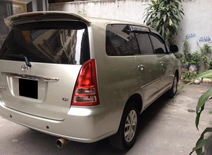 Bán xe Toyota Innova 2007 sô sàn màu bạc xe nhà một chủ từ đầu đi rất giữ.