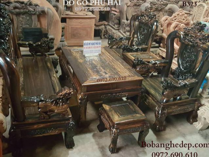 Bộ bàn ghế gỗ mun đồng kỵ được thiết kế đẹp mê hoặc với chất liệu gỗ mun cao cấp, đường nét tỉ mỉ, tạo nên một món đồ nội thất độc đáo, giúp tăng thêm giá trị cho không gian nhà bạn.