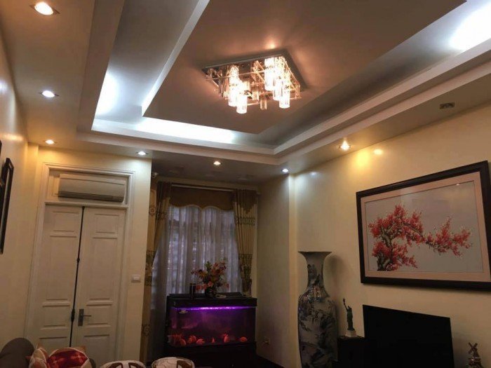 Cần bán gấp nhà phố Thái Hà, Đống Đa, DT: 32m2, MT 4m, giá: 3.5 tỷ.