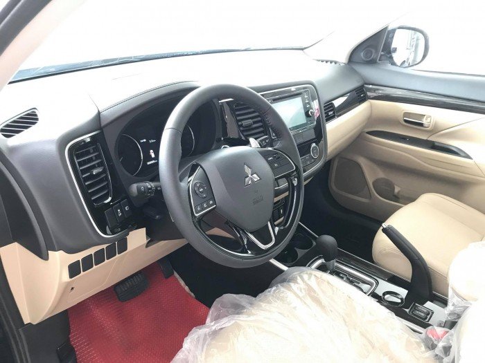 Bán Mitsubishi Outlander 2.0 CVT Prenium 2018, màu đỏ có bán trả góp