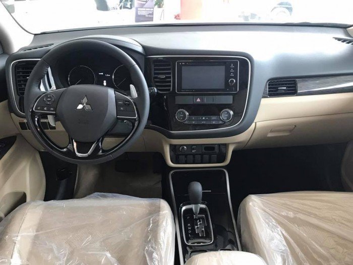 Cần bán Mitsubishi Outlander 2.4 CVT 2018, màu đen có bán trả góp liên hệ