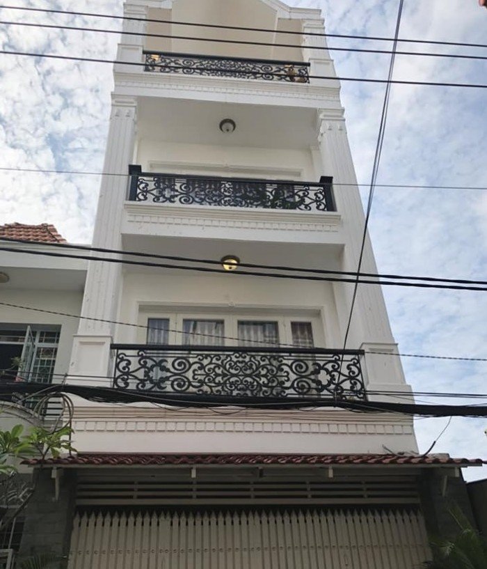 Bán Gấp Mặt Tiền Hẻm Lạc Long Quân KD Tốt 90m2 4 tầng