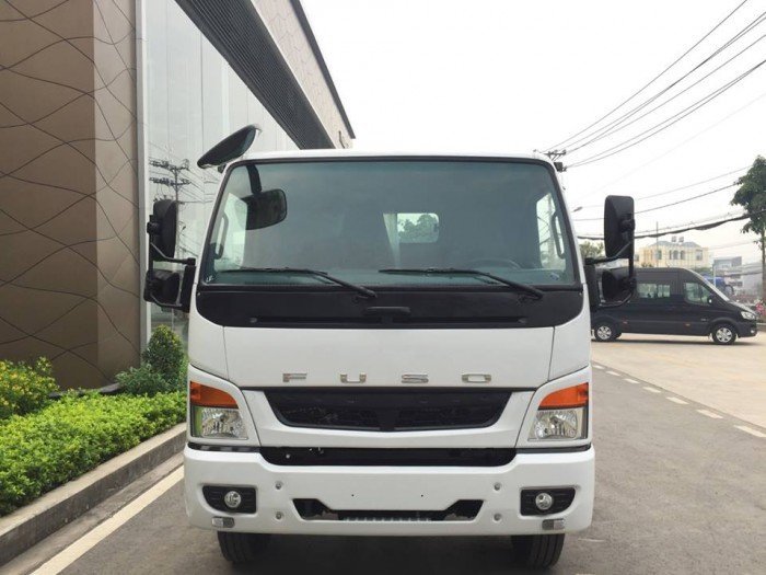 Bán xe tải Fuso Mishubisi 1,9 tấn - 11 tấn sản xuất 2017, màu trắng, nhập khẩu, 559 triệu