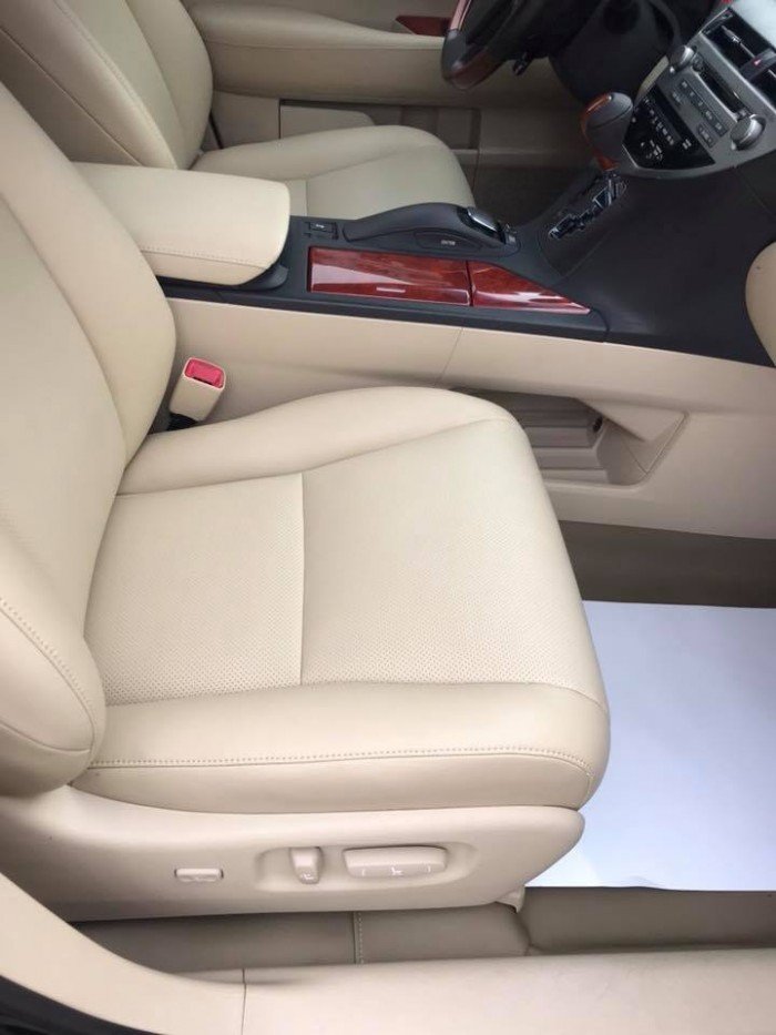 Lexus 450h, model 2011 đăng ký lần đầu năm 2011.