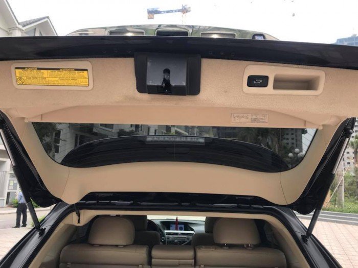 Lexus 450h, model 2011 đăng ký lần đầu năm 2011.