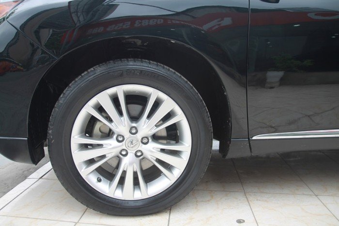 Lexus 450h, model 2011 đăng ký lần đầu năm 2011.