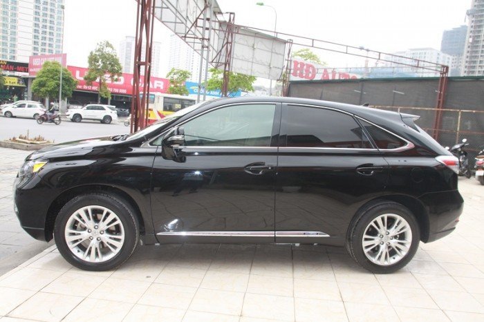 Lexus 450h, model 2011 đăng ký lần đầu năm 2011.