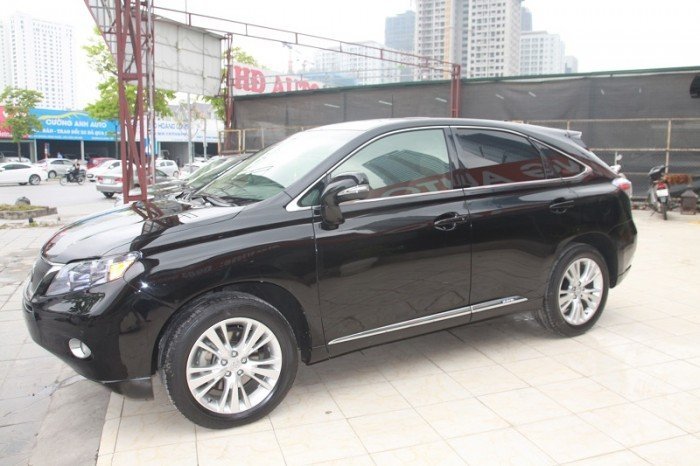 Lexus 450h, model 2011 đăng ký lần đầu năm 2011.