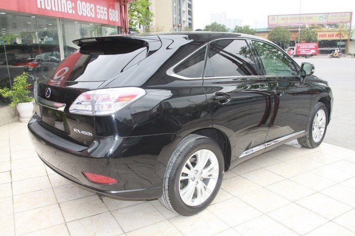 Lexus 450h, model 2011 đăng ký lần đầu năm 2011.