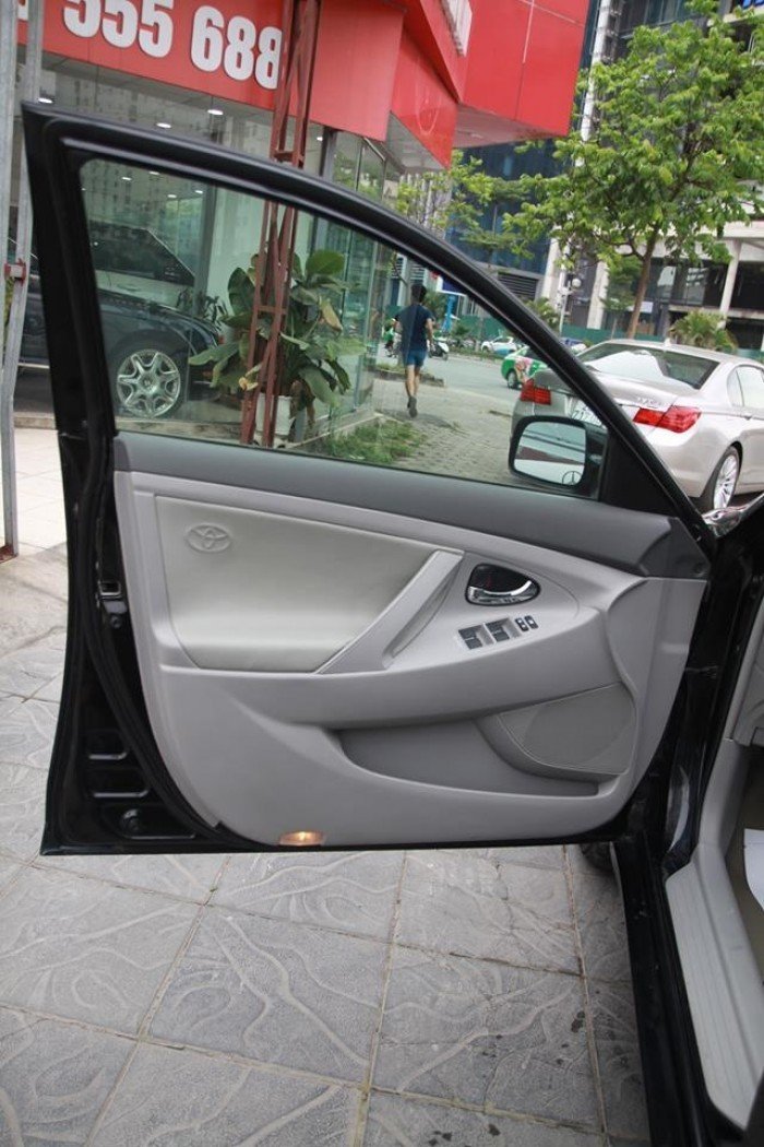 Toyota Camry LE 2009, xe một chủ đi từ đầu.