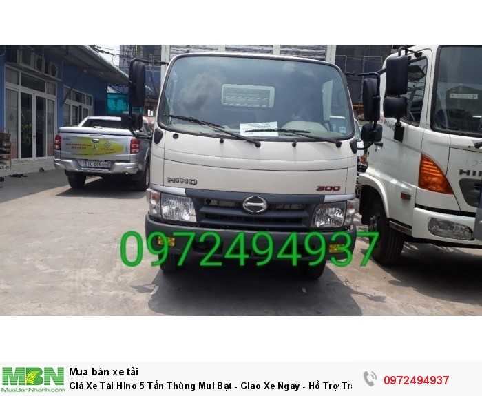 Giá Xe Tải Hino 5 Tấn Thùng Mui Bạt - Giao Xe Ngay - Hỗ Trợ Trả Góp 90% Giá Trị Xe.