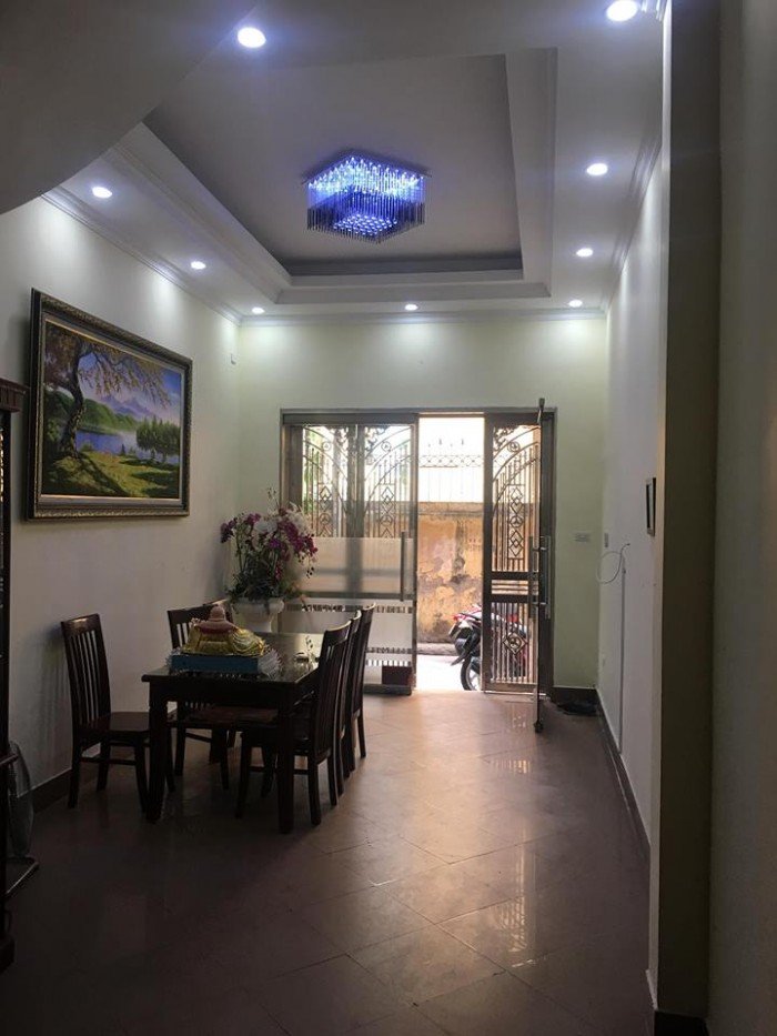 Do chuyển công tác, cần bán nhà phố khu vực Thái Thịnh,36m2.  mặt tiền 4m, 5 tầng