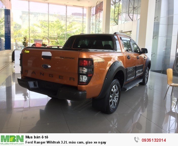 Ford Ranger Wildtrak 3.2L màu cam, giao xe ngay