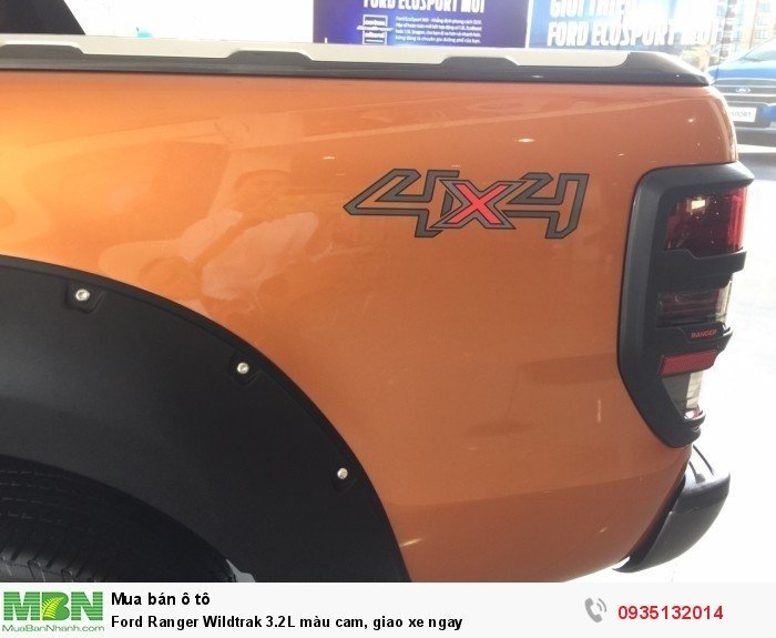 Ford Ranger Wildtrak 3.2L màu cam, giao xe ngay