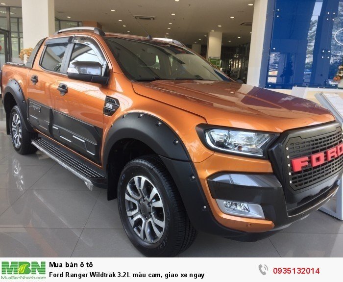 Ford Ranger Wildtrak 3.2L màu cam, giao xe ngay