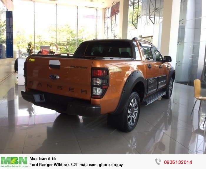 Ford Ranger Wildtrak 3.2L màu cam, giao xe ngay