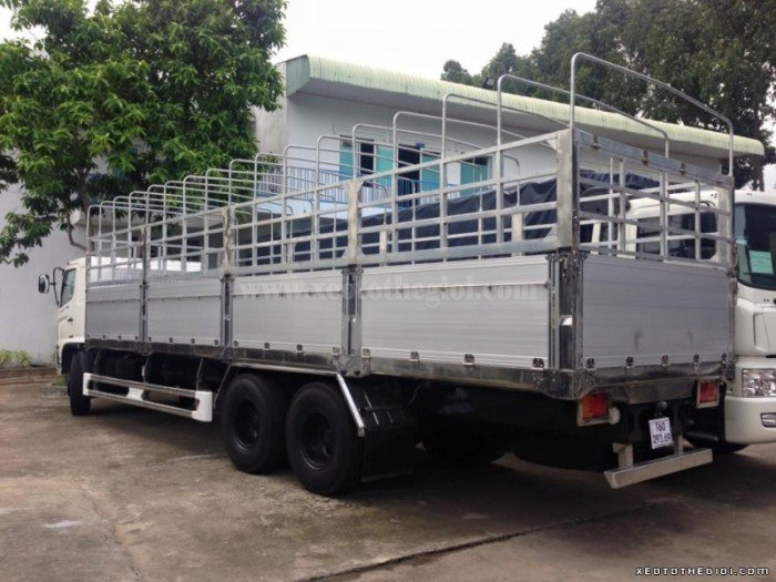 Hino FL8JPSA, 3 chân 16 tấn, Thùng dài 7.7m Hino FL8JPSL,3 chân 16 tấn, thùng dài 9.4m.