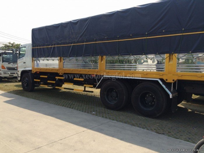 Hino FL8JPSA, 3 chân 16 tấn, Thùng dài 7.7m Hino FL8JPSL,3 chân 16 tấn, thùng dài 9.4m.