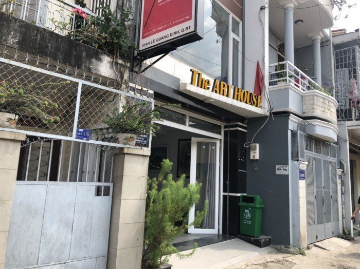 Cần tiền bán nhà đường Lê Quang Định , DT 4,2x18 nhà 1 trệt 3 lầu .
