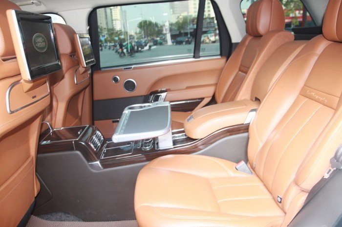 Rangerover Autobiography LWB Black Edition sản xuất 2014 đăng ký 2015.