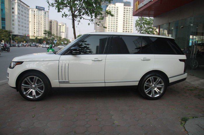 Rangerover Autobiography LWB Black Edition sản xuất 2014 đăng ký 2015.