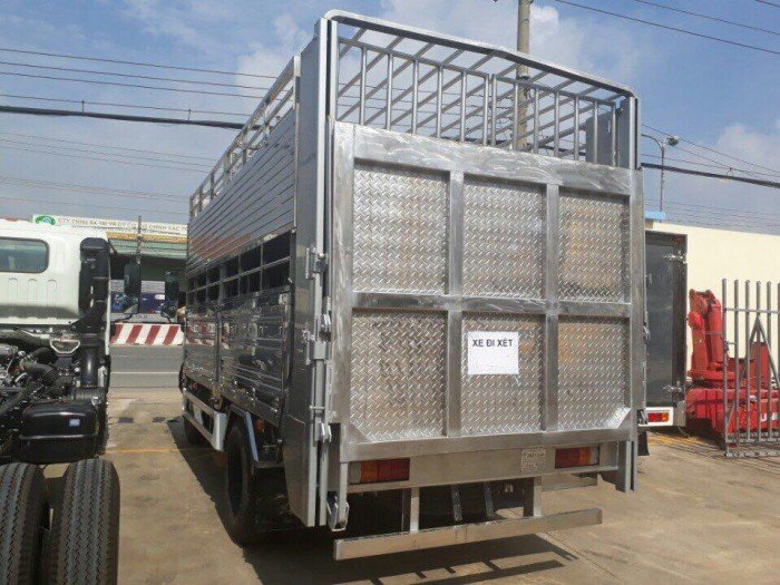 xe tải Hino 5tan thùng bạt, kín, lửng,,,,khuyến mãi 1 chỉ vàng SJC, phù hiệu, 100 lít dầu, mui lướt gió...