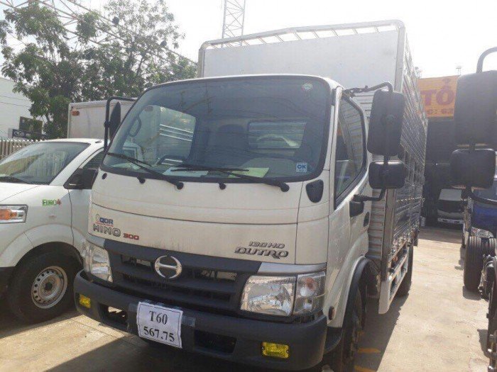 xe tải Hino 5tan thùng bạt, kín, lửng,,,,khuyến mãi 1 chỉ vàng SJC, phù hiệu, 100 lít dầu, mui lướt gió...