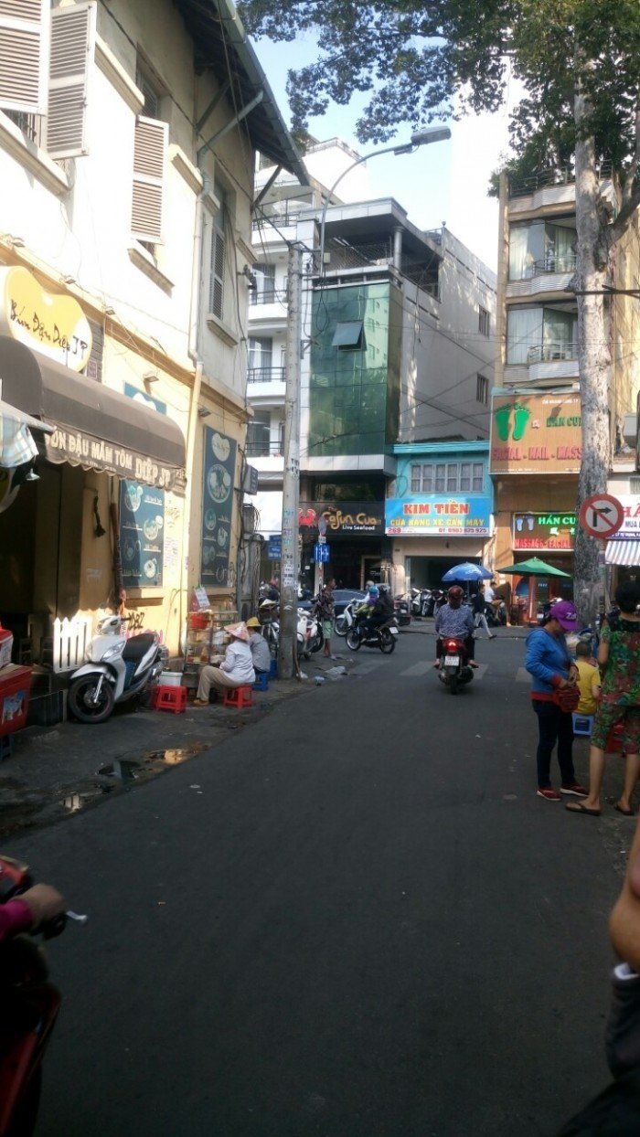 Nhà bán mặt tiền Lý Tự Trọng và Nguyễn Du phường Bến Thành quận 1, 4x17m