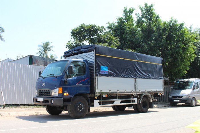 Hyundai HD800 8 tấn thùng mui bạt cao cấp