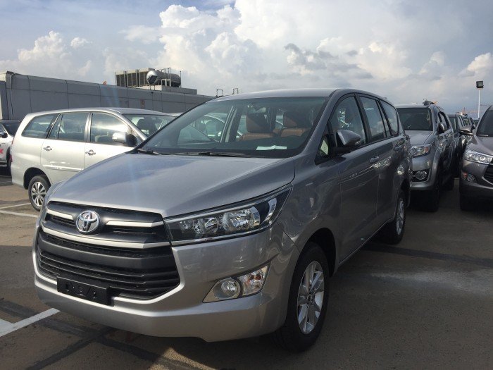 Toyota Innova 2018 số sàn, đủ màu, giao ngay, hổ trợ đăng ký Grab, giá đặc biệt, trang bị phụ kiện cao cấp