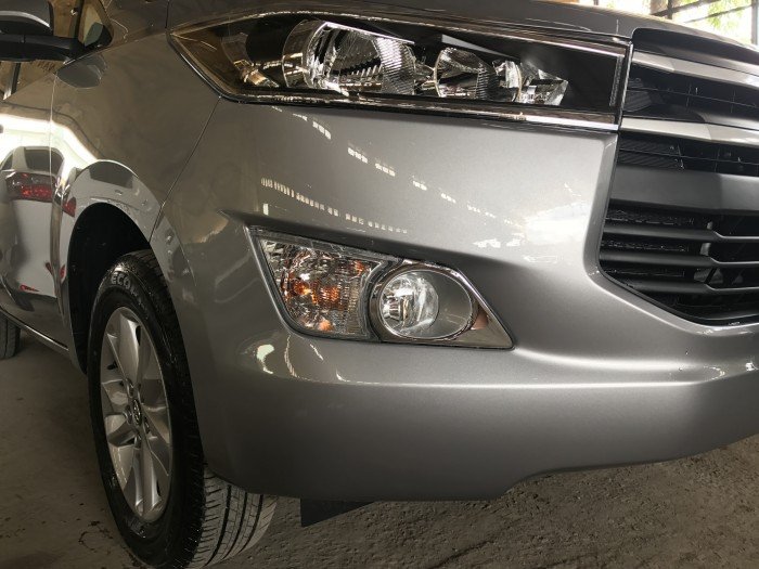 Bán xe Toyota Innova 2.0G số tự động 2018 màu bạc, xe giao ngay, giá cạnh tranh, hổ trợ vay 80%