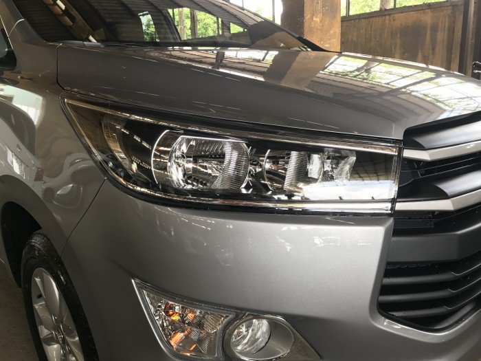 Bán xe Toyota Innova 2.0G số tự động 2018 màu bạc, xe giao ngay, giá cạnh tranh, hổ trợ vay 80%