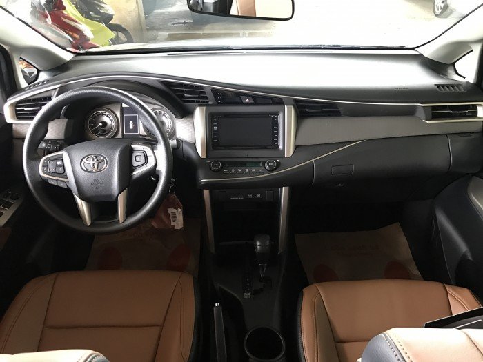 Bán xe Toyota Innova 2.0G số tự động 2018 màu bạc, xe giao ngay, giá cạnh tranh, hổ trợ vay 80%