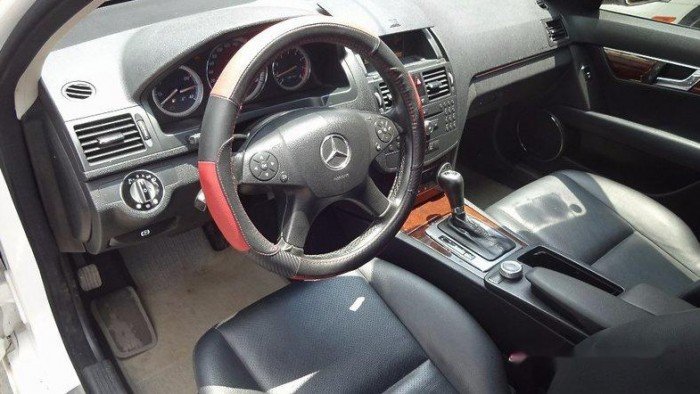 Đổi xe bán Mercedes C250 2008 màu trắng cực trẻ trung sang trọng.