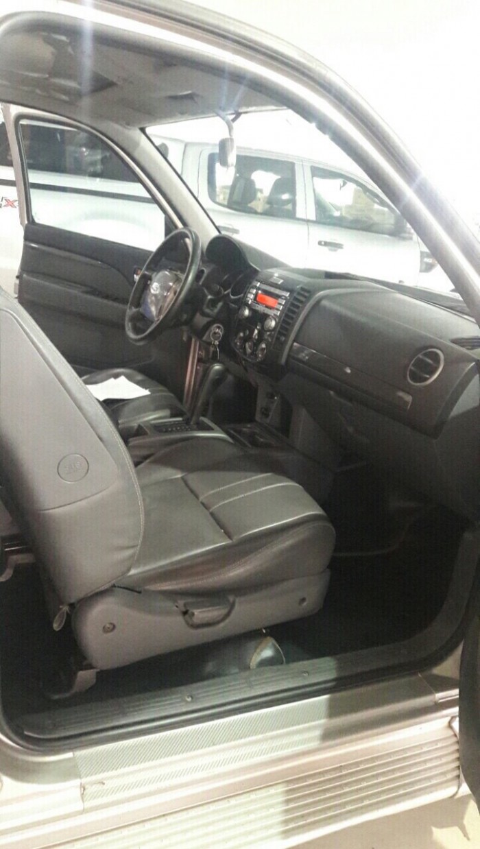 Bán Ford Everest 01 cầu sx 2014 số tự động