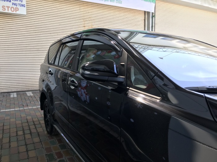 Toyota Innova Venturer 2018 số tự động màu đen, xe giao ngay, giá đặc biệt, giao xe ngay.