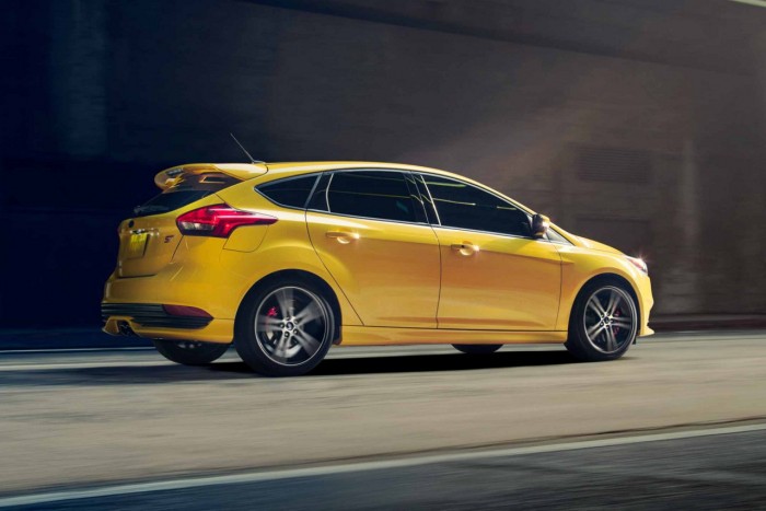 Củ Chi bán Ford Focus 2018 cực đẹp 5 cửa thể thao, hỗ trợ vay 90% giao xe nhanh.