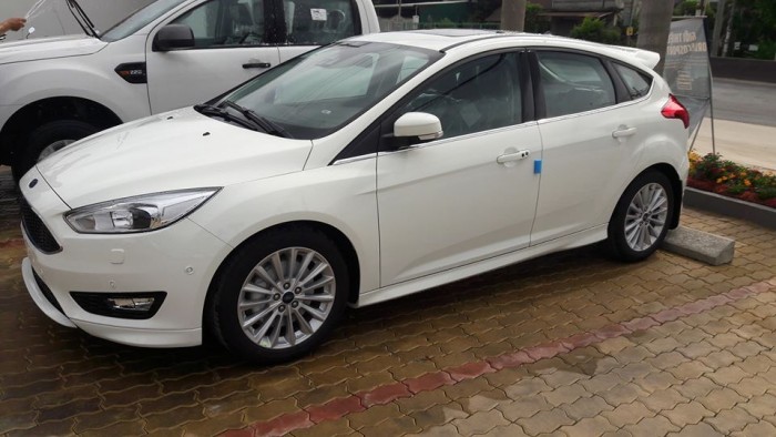 Củ Chi bán Ford Focus 2018 cực đẹp 5 cửa thể thao, hỗ trợ vay 90% giao xe nhanh.