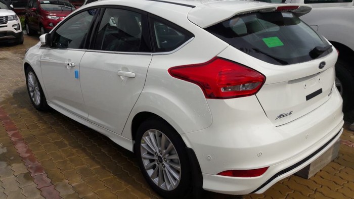 Củ Chi bán Ford Focus 2018 cực đẹp 5 cửa thể thao, hỗ trợ vay 90% giao xe nhanh.