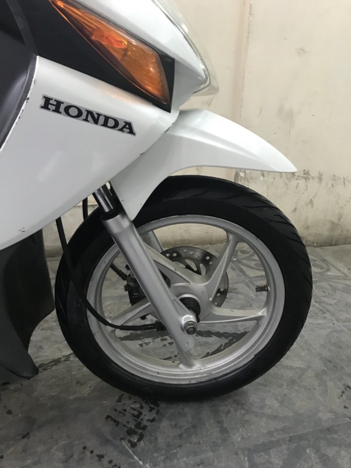 Honda Click Trắng Thanh Lịch, Gọn Nhẹ, Tiết Kiệm Nhiên Liệu, Ít Hỏng Vặt