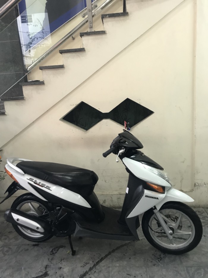Honda Click Trắng Thanh Lịch, Gọn Nhẹ, Tiết Kiệm Nhiên Liệu, Ít Hỏng Vặt