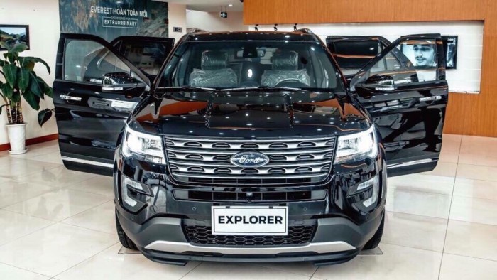 Ford Explorer 2018 trả góp tặng bảo hiểm thân vỏ